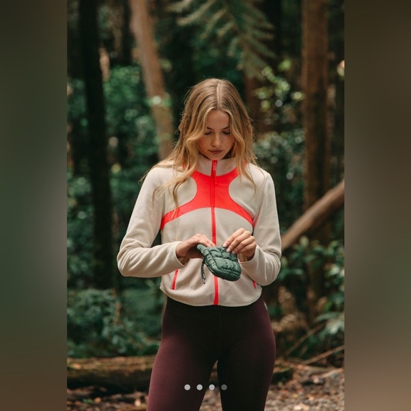 NWT Free People Movement In the Zone zip up fleece Beige & Pink Jacket RARE XL - Picture 4 of 6